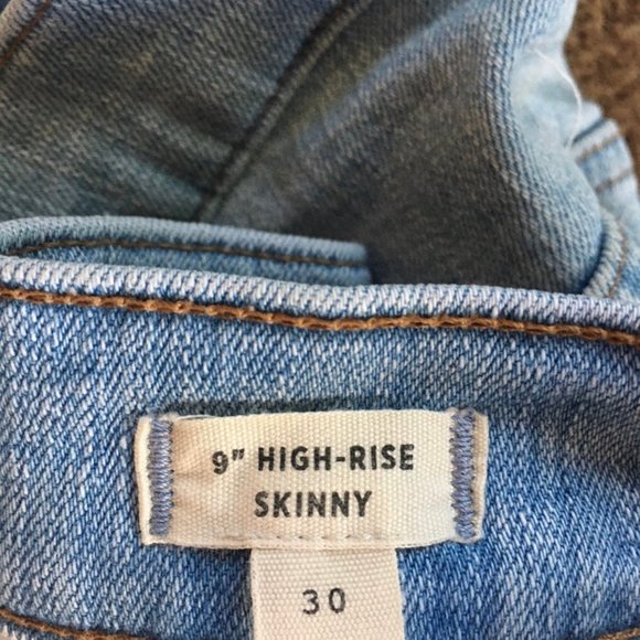 Madewell 9'' Button Front Skinny Crop Jeans - Picture 4 of 10